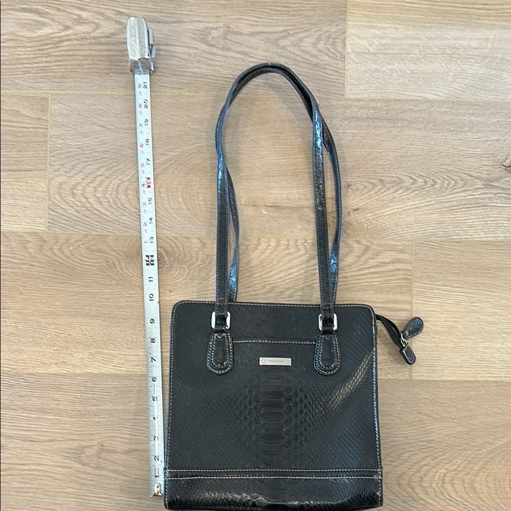 2/$20 PURSE Liz Claiborne Snakeskin Black Handbag 3 Sections Pocket Zipper - Picture 14 of 15